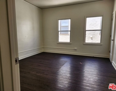 425 N Ogden Drive - Photo Thumbnail 2