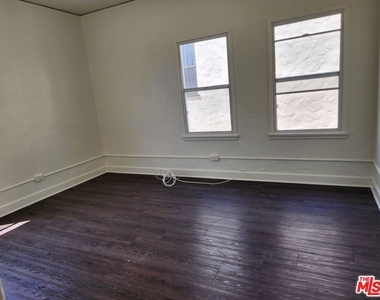 425 N Ogden Drive - Photo Thumbnail 4