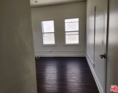 425 N Ogden Drive - Photo Thumbnail 6