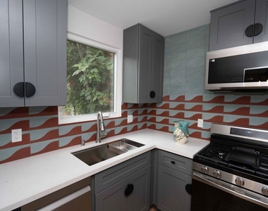 1365 1/2 Maltman Avenue - Photo Thumbnail 11