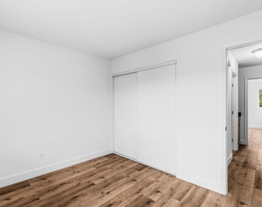6434 Akins Ave - Photo Thumbnail 11