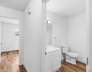 6434 Akins Ave - Photo Thumbnail 8