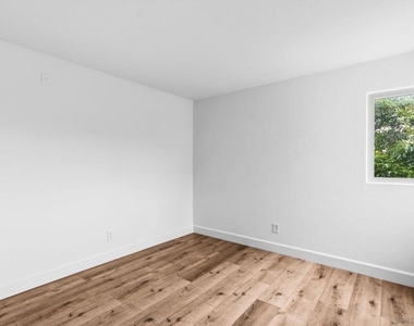 6434 Akins Ave - Photo Thumbnail 13