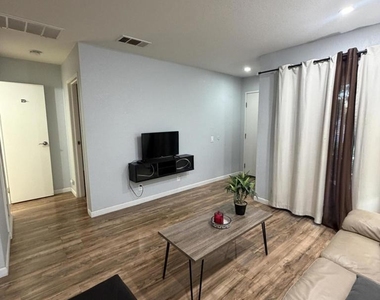 680 N Ashurst Court - Photo Thumbnail 3