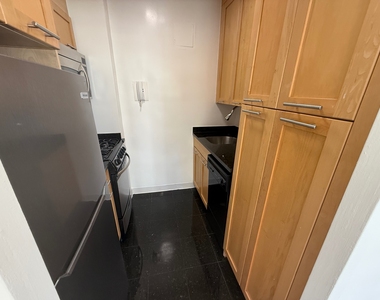 412 East 55th Street - Photo Thumbnail 2
