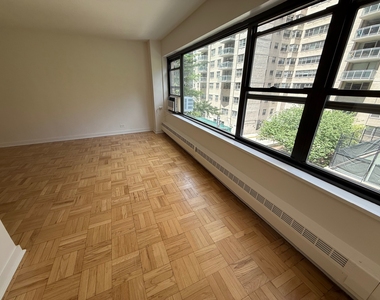 412 East 55th Street - Photo Thumbnail 4