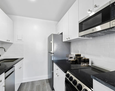 West 34th Street - Photo Thumbnail 11