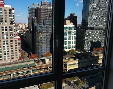 24th Street - Photo Thumbnail 12