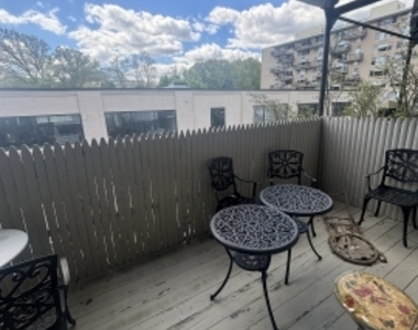 25 Medfield St - Photo Thumbnail 3