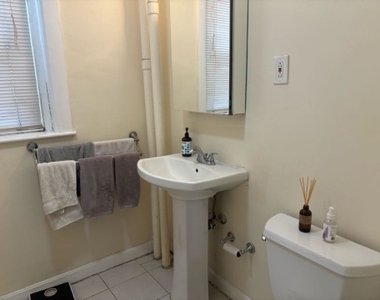 275 Aspinwall Ave - Photo Thumbnail 5