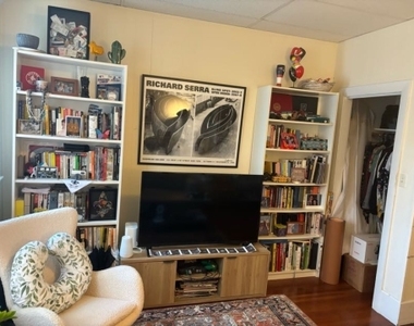 275 Aspinwall Ave - Photo Thumbnail 4