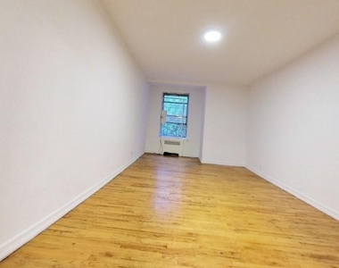 East 53 Street - Photo Thumbnail 2