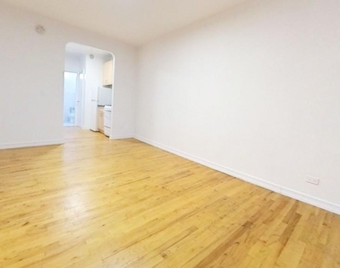 East 53 Street - Photo Thumbnail 3