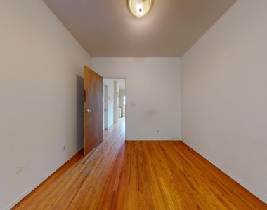 East 90 Street - Photo Thumbnail 7