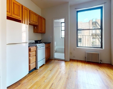 East 90 Street - Photo Thumbnail 3