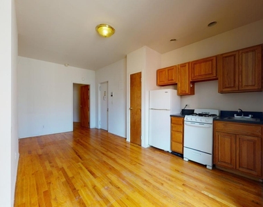 East 90 Street - Photo Thumbnail 2