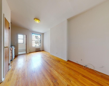 East 90 Street - Photo Thumbnail 1