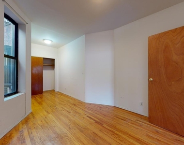 East 90 Street - Photo Thumbnail 5