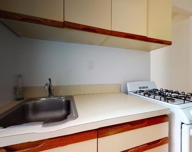 East 73 Street - Photo Thumbnail 4