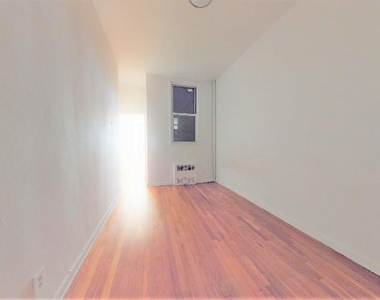 East 88 Street - Photo Thumbnail 5