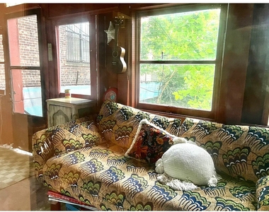 726 Willoughby Ave - Photo Thumbnail 4