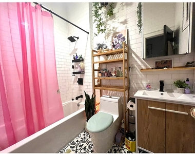 726 Willoughby Ave - Photo Thumbnail 11