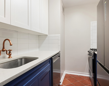 7 E 14th St - Photo Thumbnail 5