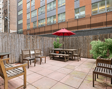 7 E 14th St - Photo Thumbnail 4