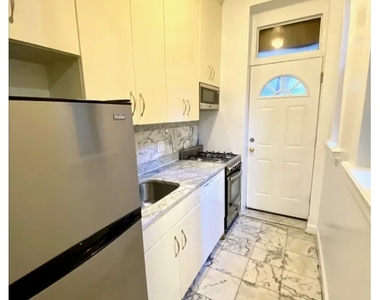 247 E 39th St - Photo Thumbnail 2