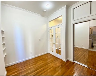 247 E 39th St - Photo Thumbnail 4