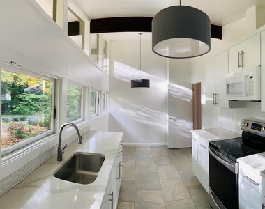 424 N Ridge Street - Photo Thumbnail 5