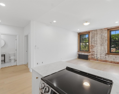 207 Main Street - Photo Thumbnail 11