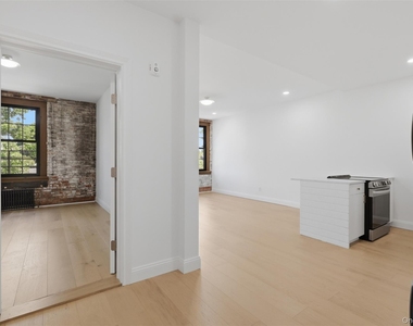 207 Main Street - Photo Thumbnail 4