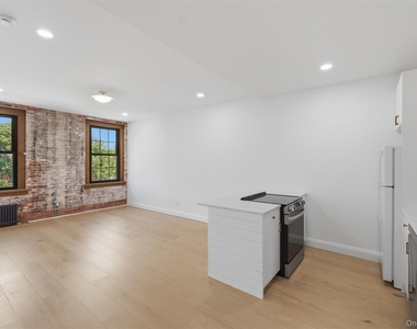 207 Main Street - Photo Thumbnail 12