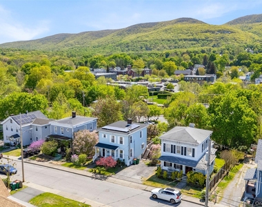 207 Main Street - Photo Thumbnail 14