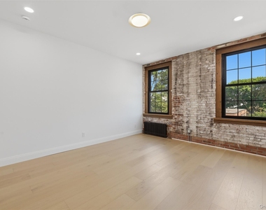 207 Main Street - Photo Thumbnail 8