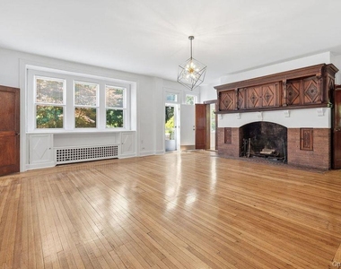 111 N Broadway - Photo Thumbnail 7
