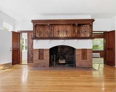 111 N Broadway - Photo Thumbnail 8
