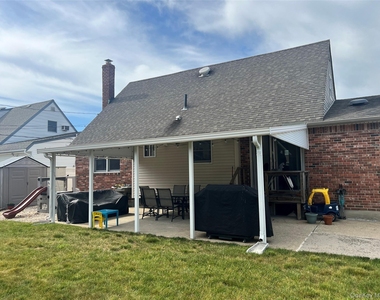 41 Ontario Avenue - Photo Thumbnail 11