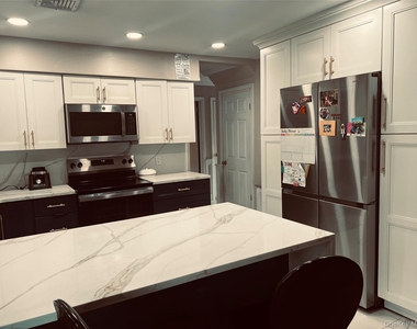 41 Ontario Avenue - Photo Thumbnail 4