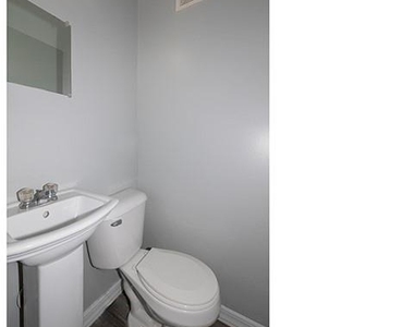1355 Roanoke Avenue - Photo Thumbnail 5