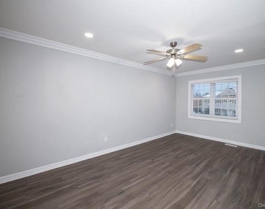 1355 Roanoke Avenue - Photo Thumbnail 6