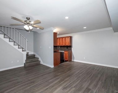 1355 Roanoke Avenue - Photo Thumbnail 2