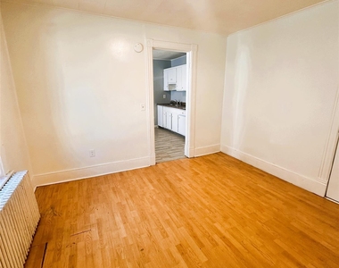12 Seitz Terrace - Photo Thumbnail 3