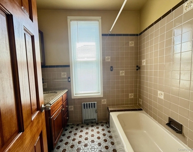 9512 108th Avenue - Photo Thumbnail 6