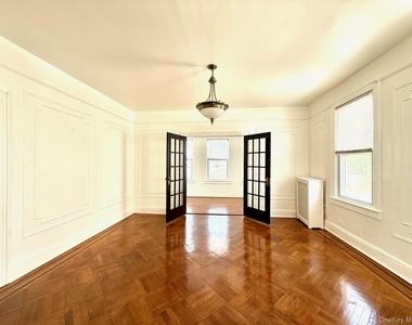 9512 108th Avenue - Photo Thumbnail 4