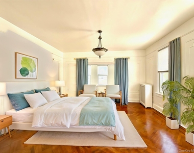 9512 108th Avenue - Photo Thumbnail 3