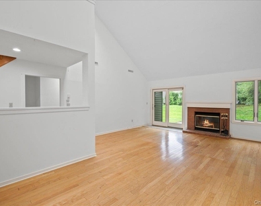 605 Heritage Hills - Photo Thumbnail 8