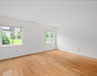 605 Heritage Hills - Photo Thumbnail 15