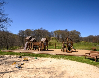 605 Heritage Hills - Photo Thumbnail 35